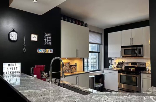 Downtown Des Moines Condo | Traveler’s Haven - 2BR 2BA in Court District