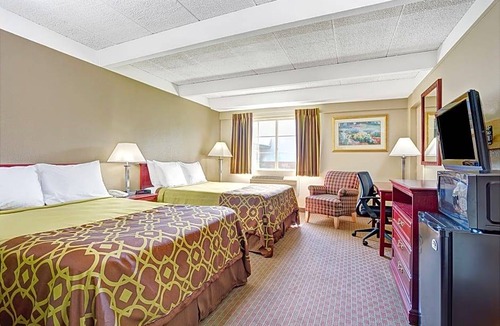 Iowa City Hotel | Travelodge by Wyndham Iowa City