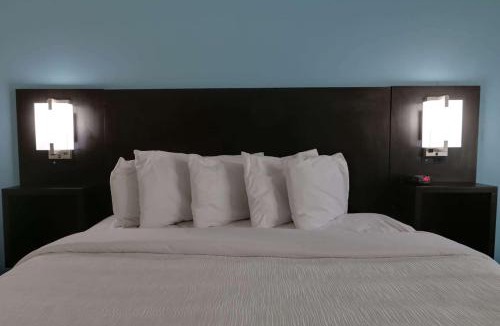 Calhoun Hotel | Travelodge by Wyndham Calhoun South I-75