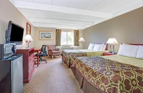 Iowa City Hotel | Travelodge by Wyndham Iowa City