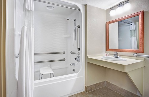Iowa City Hotel | Travelodge by Wyndham Iowa City
