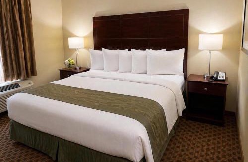Steele Hotel | Travelodge by Wyndham Steele