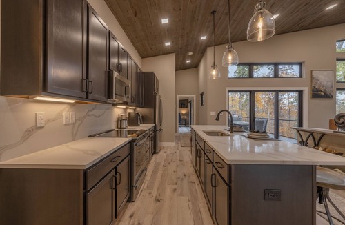 Innsbrook Cabin | Treehouse Summit by Innsbrook Vacations!