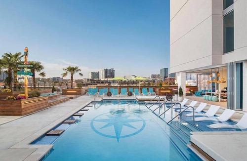 Sobro House | Trip to Nashville! 3 Huge Suites, Outdoor Pool, Quick Drive to Ryman Auditorium!