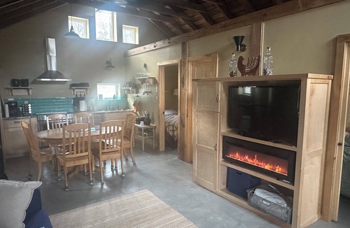 Ellsworth Cottage | Trout Haus 2-bedroom cottage near the Rush River