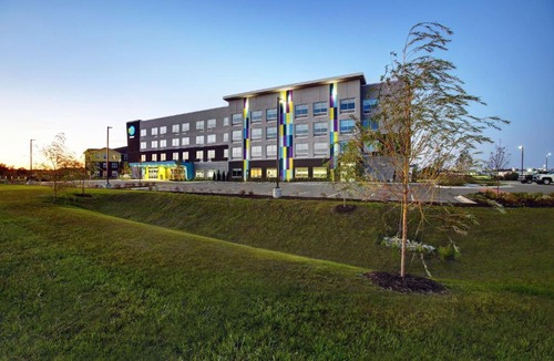 Stoughton Hotel | Tru By Hilton Stoughton