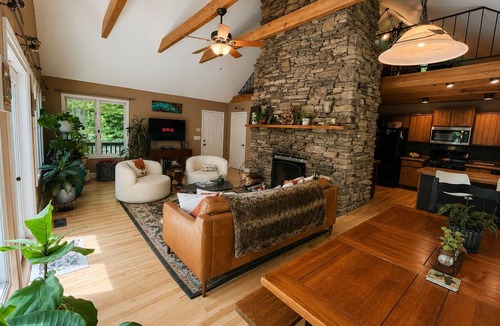 Saluda Ski Chalet | True Cabin in the Woods Experience