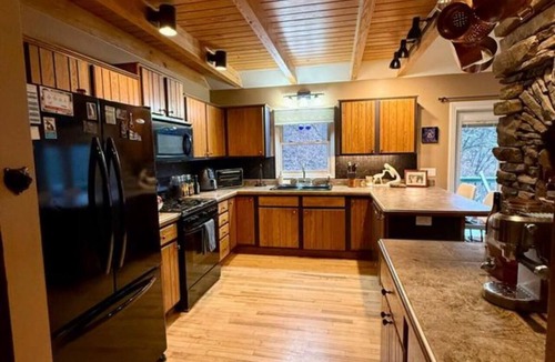 Saluda Ski Chalet | True Cabin in the Woods Experience