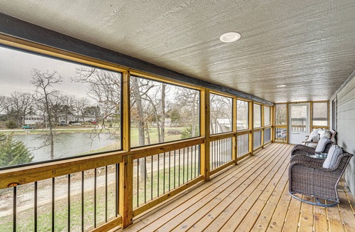 Clinton House | Truman Lake Retreat: Relax and Unwind