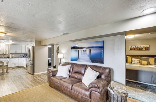 Clinton Cottage | Truman Lake Retreat: Relax and Unwind