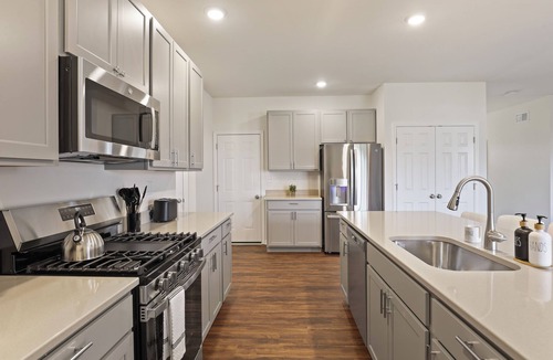 McHenry House | Trust: 3BR - 2 BT Spacious House w/Boho Aesthetic