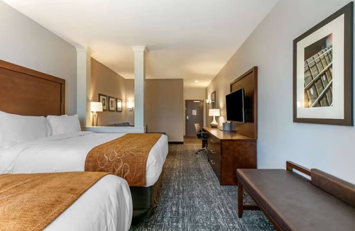 Tupelo Hotel | Tupelo 2 Queen Suite w/Pool & Gym