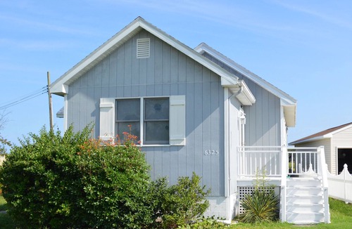 Deep Hole House | Turn of the Creek - 2BR home, W/F, Water Access home deck & dock.NO LINENS