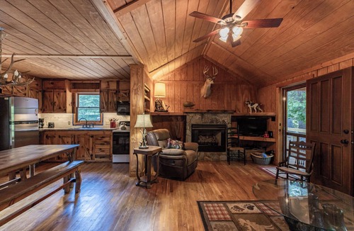 Deep Gap Cabin | Twin Creeks Cabin - RIVER FRONT! *Hot tub* 4 acres! Pets OK