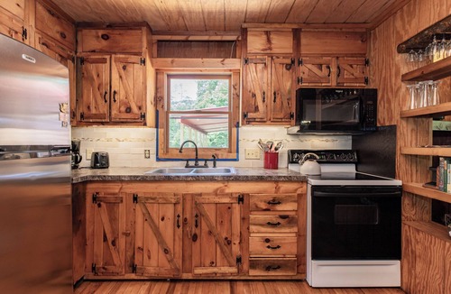 Deep Gap Cabin | Twin Creeks Cabin - RIVER FRONT! *Hot tub* 4 acres! Pets OK