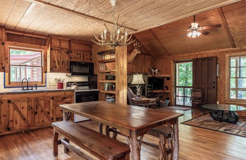 Deep Gap Cabin | Twin Creeks Cabin - RIVER FRONT! *Hot tub* 4 acres! Pets OK
