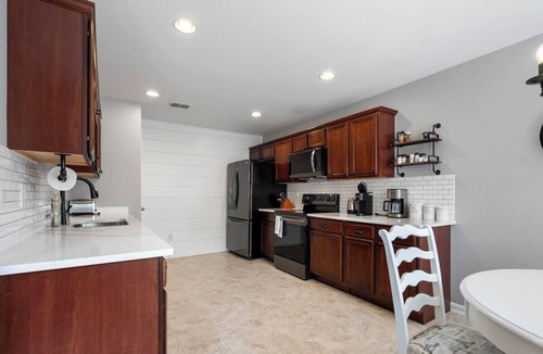 Spring Hill House | Twin Feather Run 6004-TN Retreat-Sleeps 8