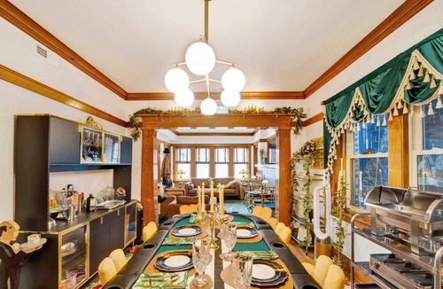 Bucktown Apartment | Twin Lions Lodge Private Hotel w/Speakeasy