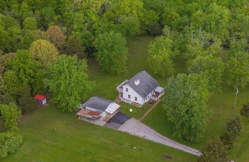 Foristell Cottage | Twin Ponds Inn 11 Private Acres Near I-70