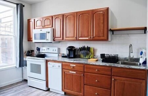 Dubuque Apartment | Twin Retreats with 5BR, 3BA-Perfect for Groups