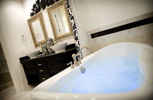 Edmond Bed & Breakfast | Two Hearts Inn