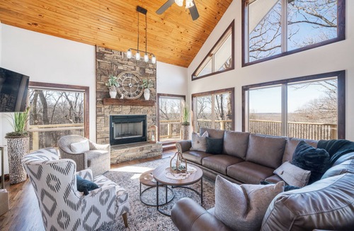 Bixby House | Two Homes on 160 Acres | Stocked Lakes | Firepit | Trails | 30 Minutes to Tulsa