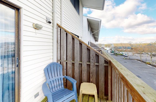 North Ocean City Condo | Two-level condo with balcony, AC, pool & dock - blocks to beach/Northside Park
