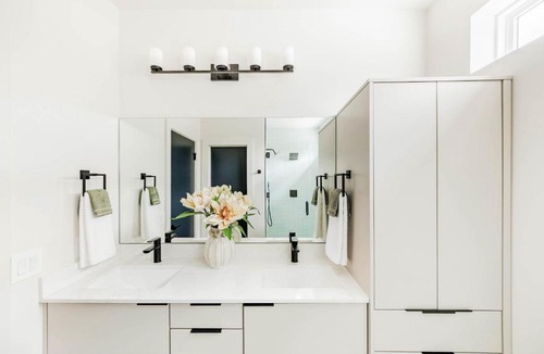 East MLK House | Two Luxury Austin Homes Hot Tubs & 10 Bedrooms
