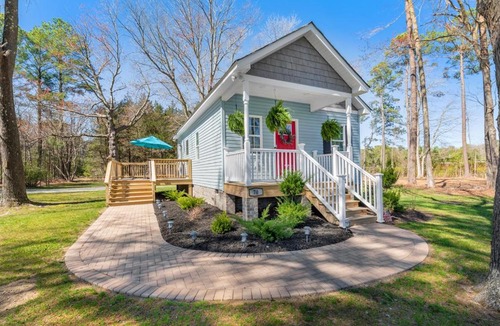 Deltaville House | Two Private Cottages 3BR, Boat Parking, Walk to Marinas