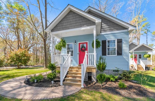 Deltaville House | Two Private Cottages 3BR, Boat Parking, Walk to Marinas