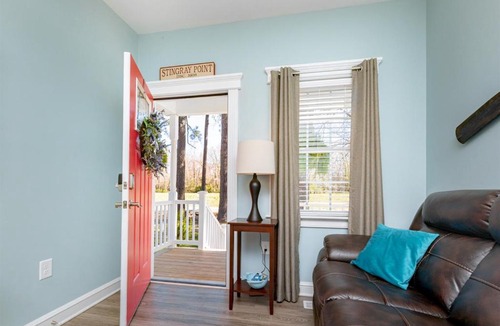 Deltaville House | Two Private Cottages 3BR, Boat Parking, Walk to Marinas