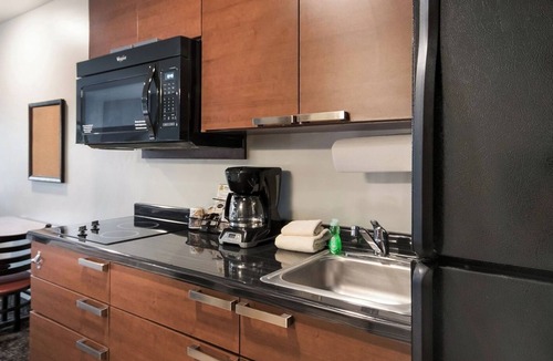 Brookings Hotel | Two Queen Beds w/Recliner – Perfect for Adventure, Relaxation & Downtown Access