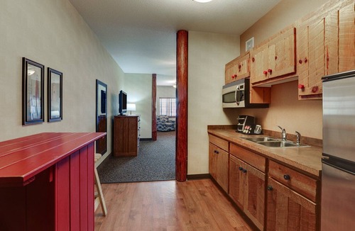 Sioux City Hotel | Ultimate Relaxation: Heated Pool & Whirlpool Suites in Historic Downtown Area