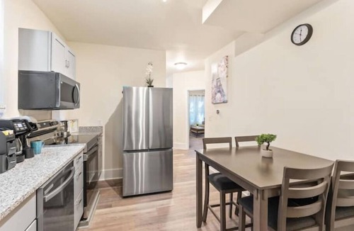 Wilmington House | Unique 10 bedrooms for 20+Person
