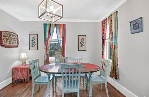 Eau Claire House | Unique 3BR - Sleeps 6