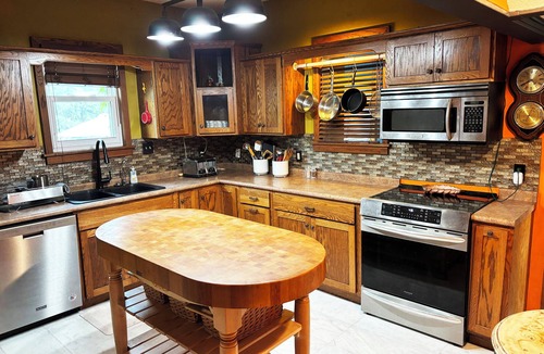 Yankton House | Unique 4-bedroom house with private patio - walking distance to downtown Yankton