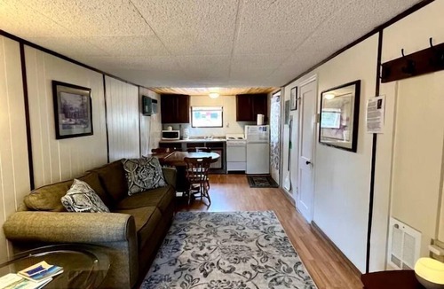 Hot Springs Cabin | Unique Cabin with Deck Great for Families in South Dakota