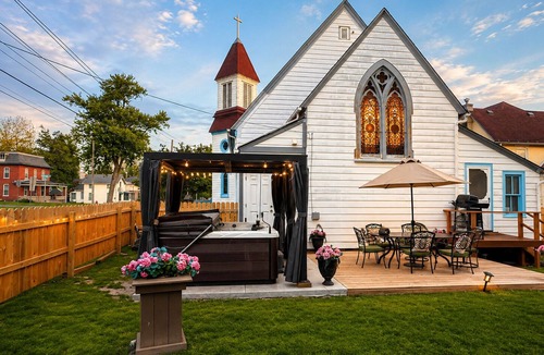 Savanna House | Unique Church Stay! Hot tub, River, Town