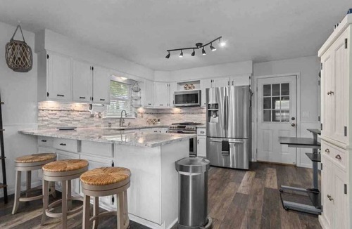 Platte City House | Unique Gaming Suite Sleeps 10 Mins to Airport
