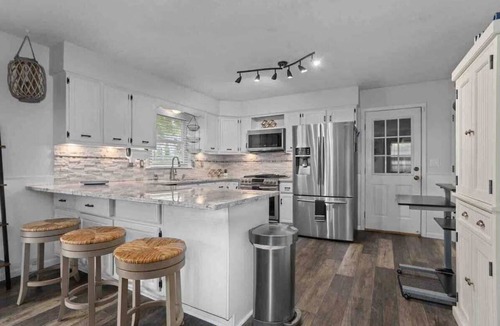 Platte City House | Unique Gaming Suite Sleeps 10 Mins to Airport