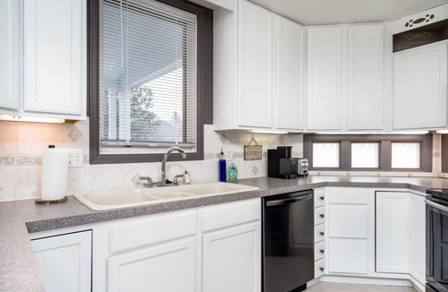 Cheyenne House | Unique triangle shaped home with 2 master suites on separate floors.