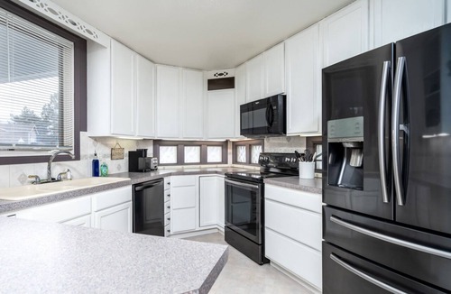 Cheyenne House | Unique triangle shaped home with 2 master suites on separate floors.