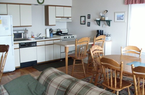 Ortley Beach Apartment | Unit 2 of 3: 3-bedroom apartment with AC in Seaside Park across from bay beach.