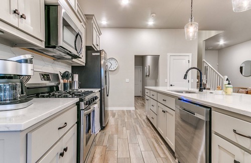 Wheatland House | Unleash Your Family’s Next Adventure: Stunning 4 Bed in Yukon!