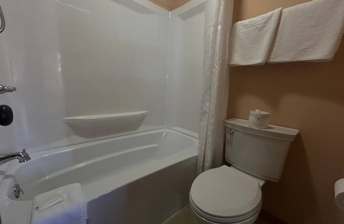 Broken Bow Hotel | Unwind in a Budget-Friendly Room—Perfect for Relaxing Weekend with Families