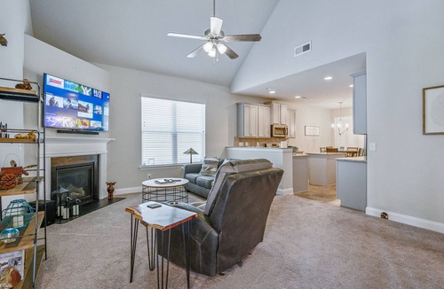 Adairsville House | Unwind In This Outdoorsy Stay Near Sporting Range