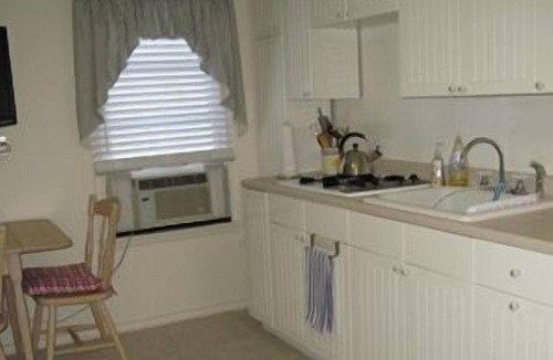 Surf City Apartment | Updated 1 bedroom second floor duplex on the oceanblock in Surf City