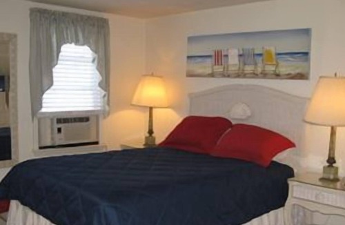 Surf City Apartment | Updated 1 bedroom second floor duplex on the oceanblock in Surf City