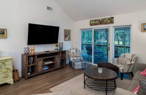 Tarpon Pond House | Updated 2 Bedroom Villa! Convenient to Clubhouse, Pools, Beaches! Pet Friendly!
