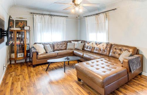 Waterloo House | Updated & Charming! Waterloo Home w/Patio